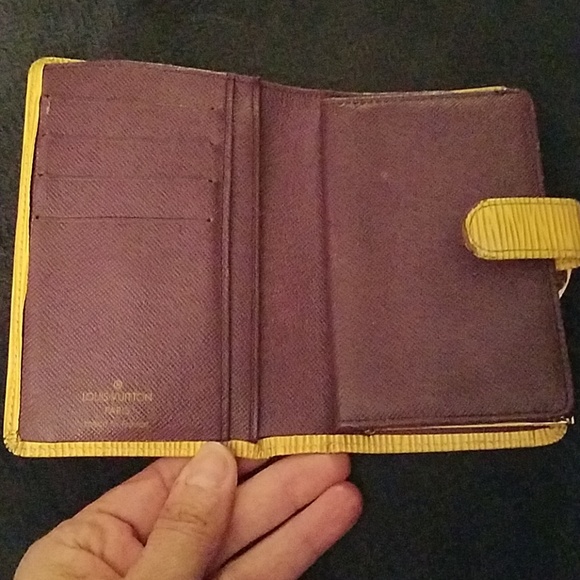 LV Epi Wallet - Picture 4 of 8